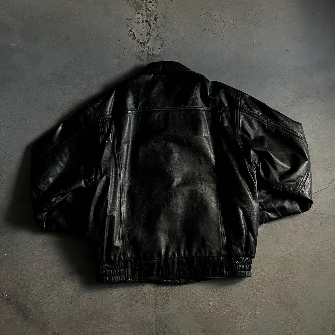 type A-2“volunt“牛革“黒“短丈“bomber jacket