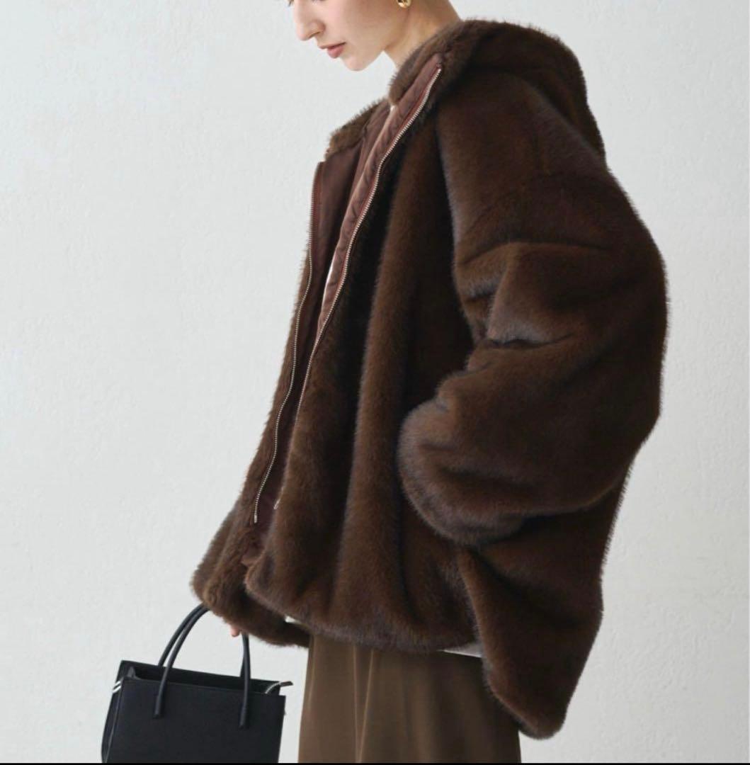 新品】LOUNGEDRESS 今季・大人気！フードフェイクファーブルゾン