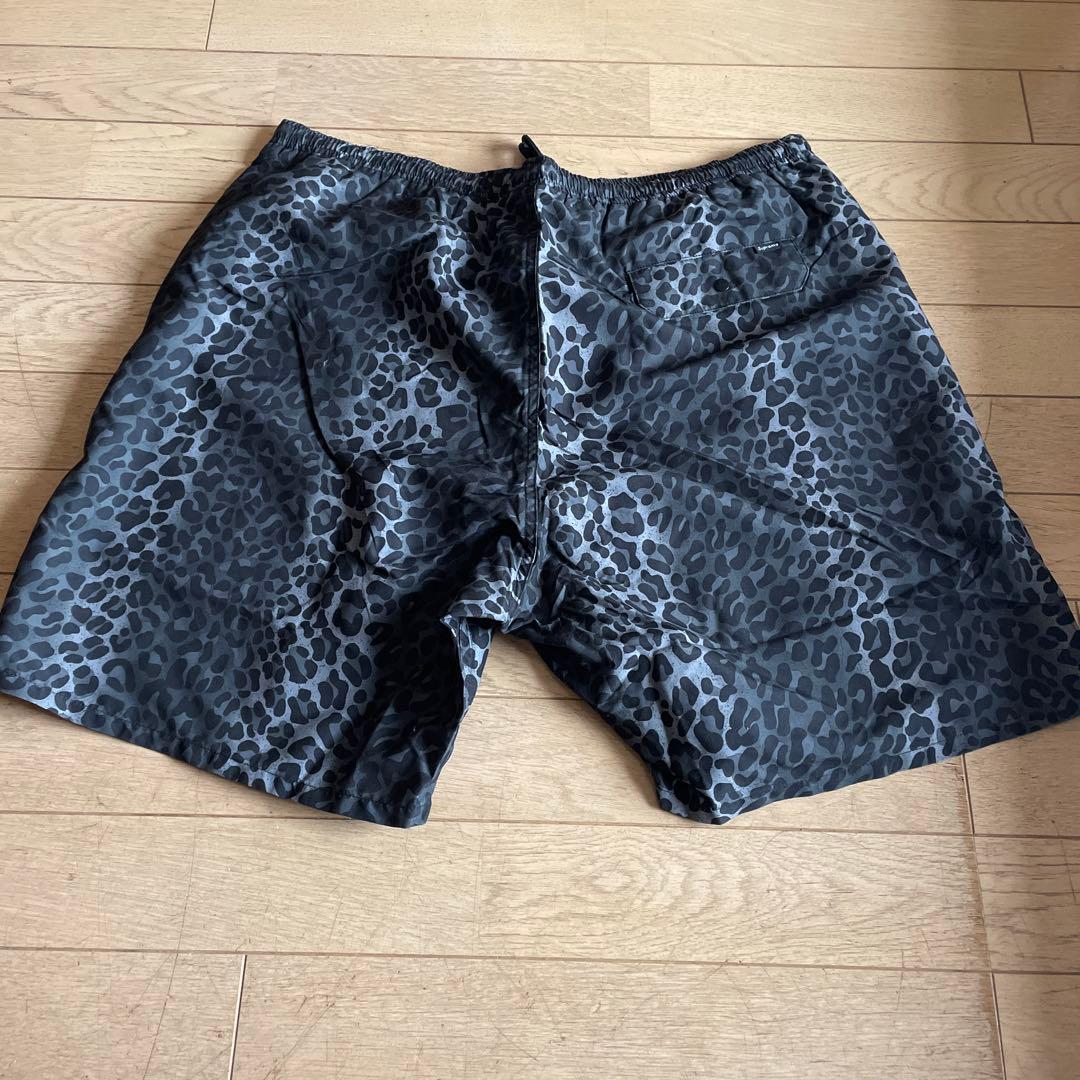 Supreme レオパード柄 ショートパンツ - メルカリ