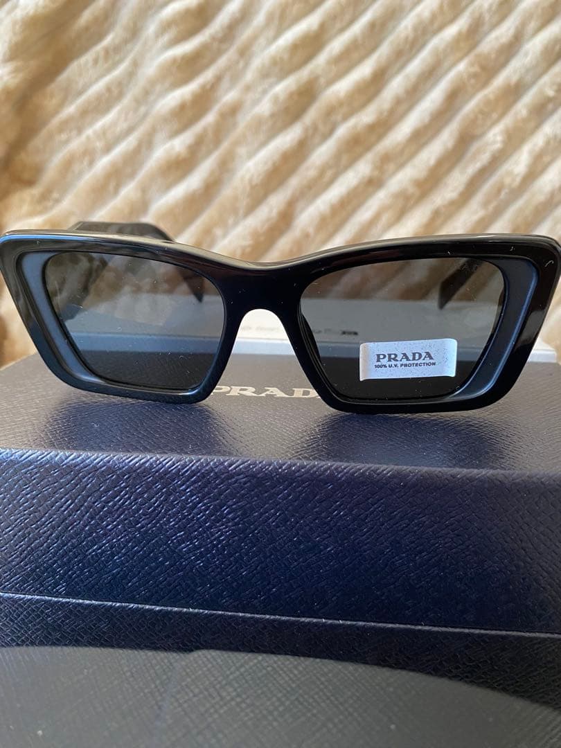 PRADA サングラス OPR 08YS 未使用 プラダ PRADA PRADA サングラス SPR 08Y キャットアイ型トライアングル