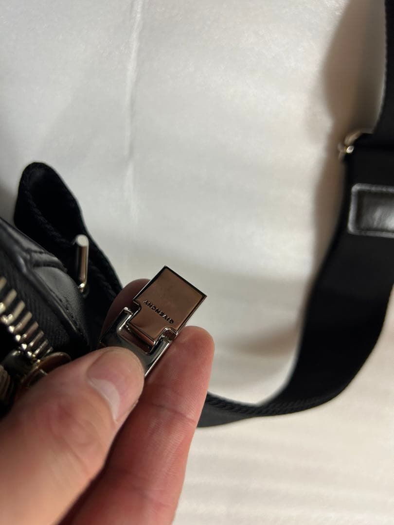 け*い様 【美品】 GIVENCHY MMW期 アンティゴナボディーバック ジバ