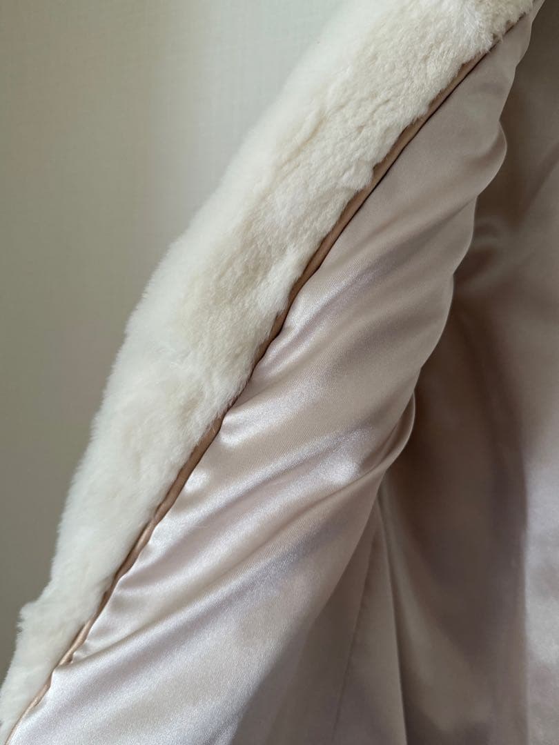 新品未使用】ホワイトミンク ロングベスト 本毛皮 リアルファー - メルカリ