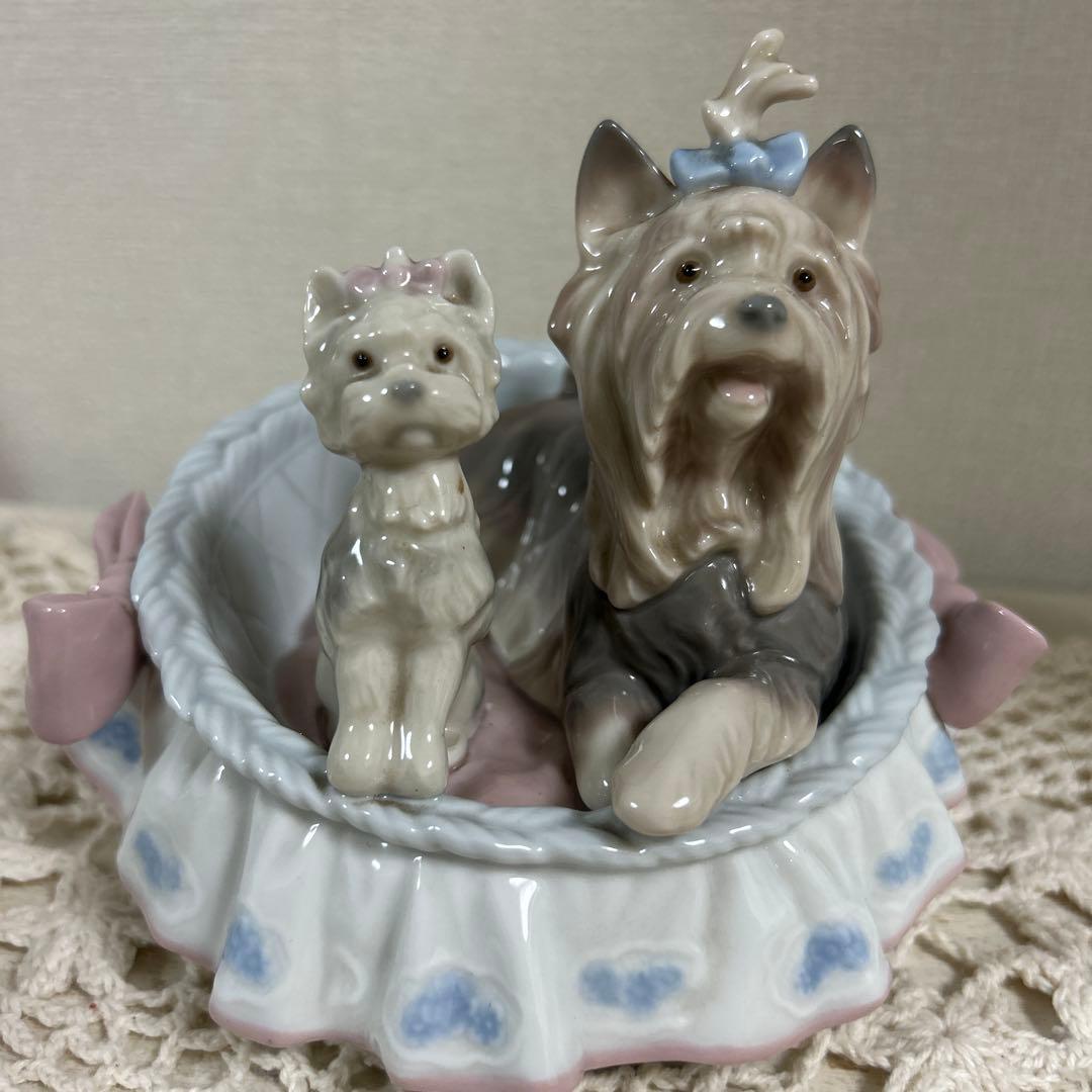 リヤドロ　犬「ここが好き」 #6469 ヨークシャテリア　廃盤 リヤドロ 犬「ここが好き」 #6469 ヨークシャテリア 廃盤 - メルカリ