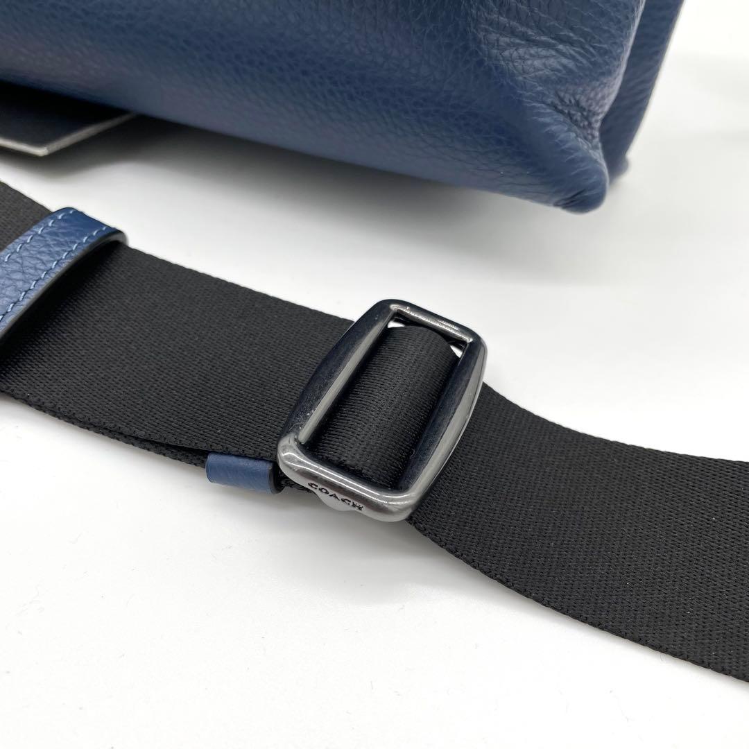 未使用級】コーチ ケイレブ メッセンジャーバッグ ガンメタ レザー 青