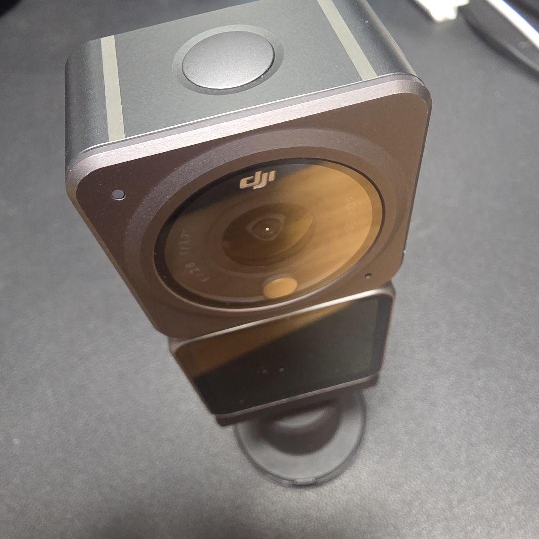 ビデオカメラ DJI Action 2 Dual-Screen Combo DJI Action 2: Waterproof & Portable Camera + Dual-Screen Combo