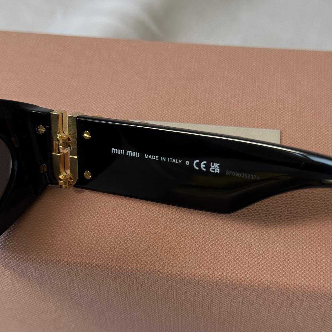 定価6.6万/登坂広臣】MIU MIU Glimpse サングラス ブラック - メルカリ