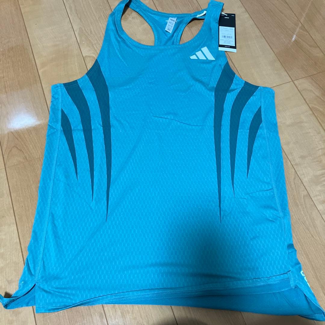アディゼロ アーカイブ ランニングシングレット Mサイズ adidas - メルカリ