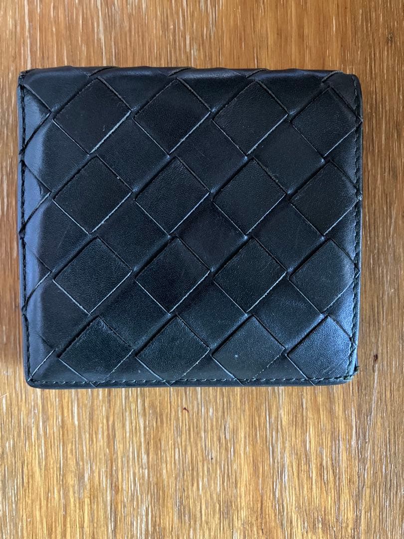 BOTTEGA VENETA 二つ折り財布 モスグリーン Women's Cassette Small Bi-Fold Wallet in Emerald green | Bottega