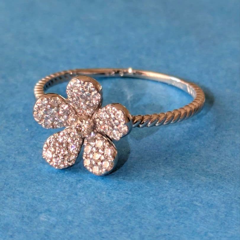 【新品】フラワー　H＆Cダイヤモンドリング　pt950 0.25ct お花リング