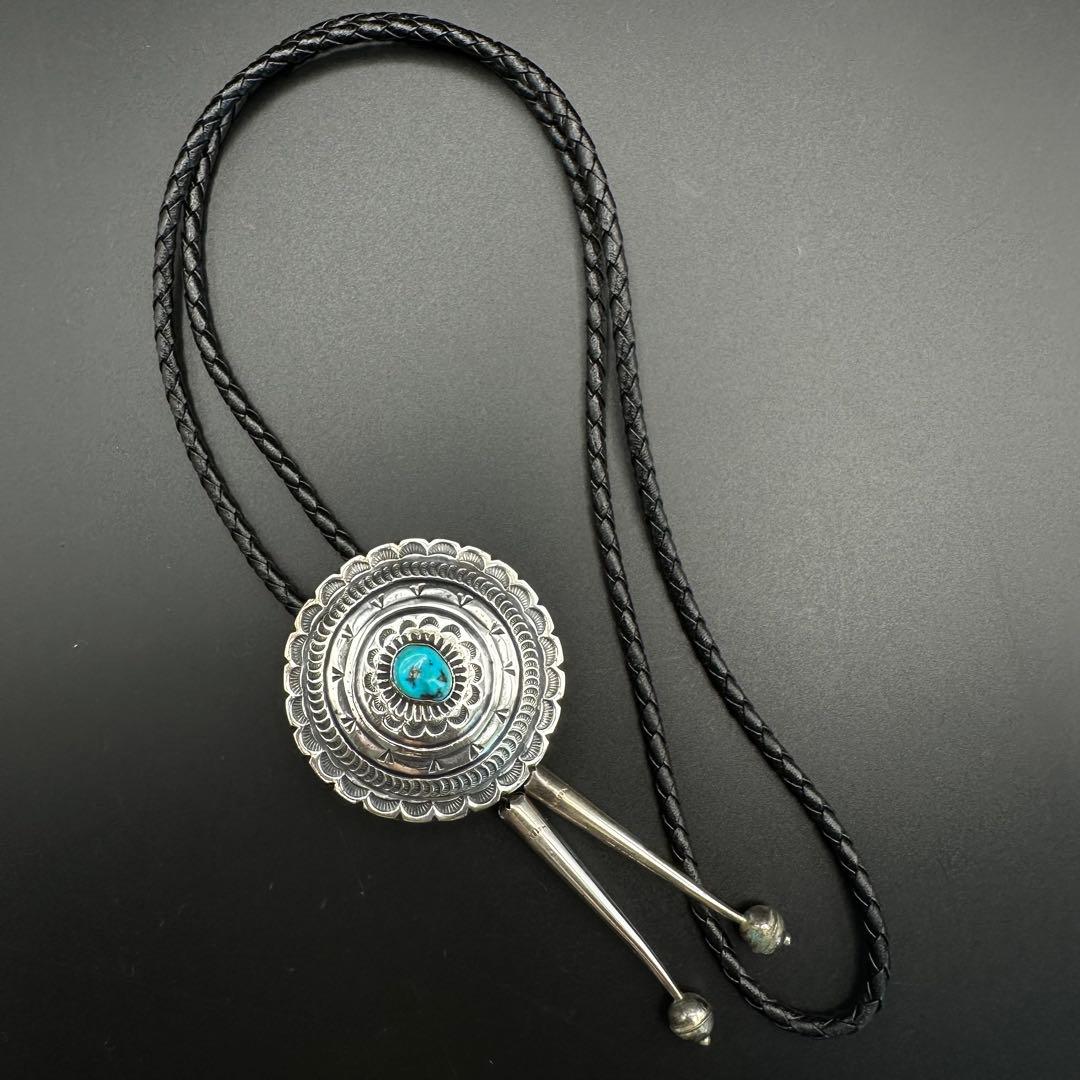 Navajo Gilbert Tomスタンプワーク ボロタイ ボロタイ、ループタイ、インディアンジュエリー