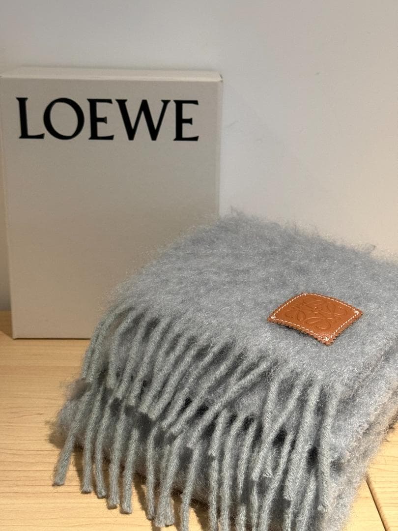 【美品】LOEWE ロエベ マフラー グレー モヘア 箱付き 美品】LOEWE ロエベ モヘア マフラー ストール グレー×レッド 箱付き