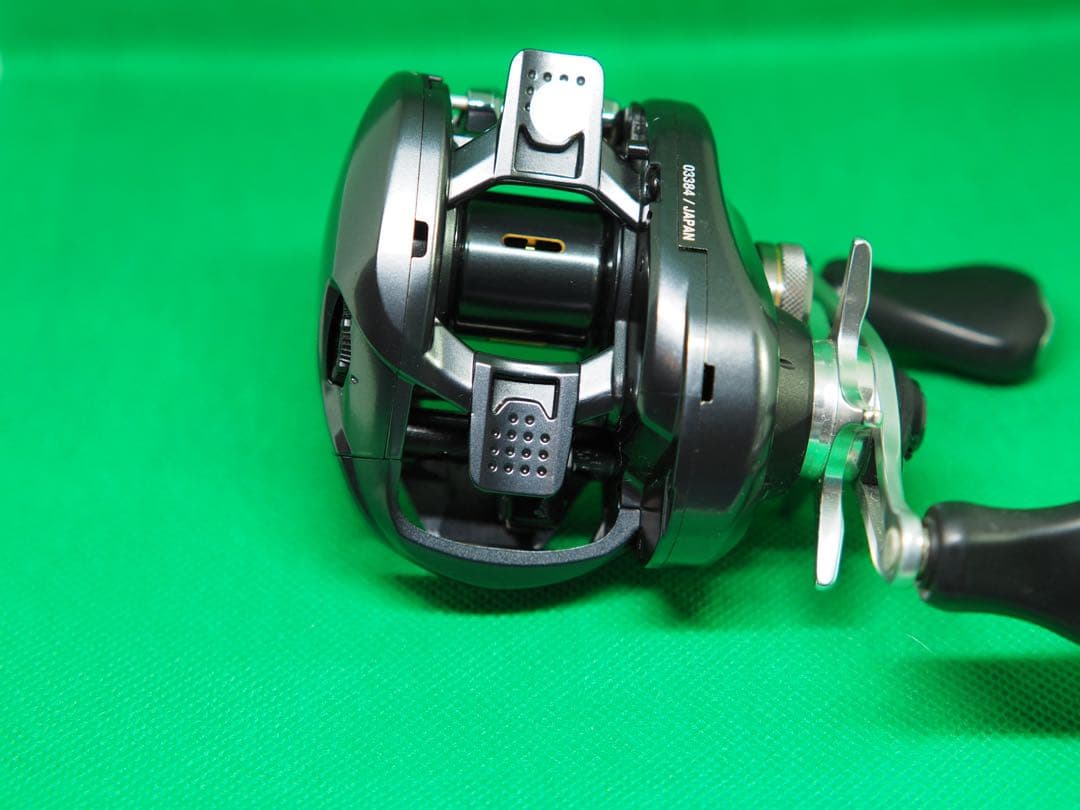 日本製】 超美品 シマノ 15アルデバラン50 右ハンドル 自重135g - メルカリ