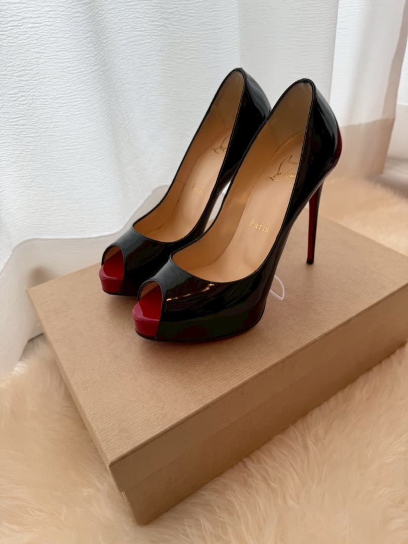クリスチャン　ルブタン　パテント　パンプス　ブラック　ハイヒール 100 mm パンプス - パテントレザー - ブラック - ウィメンズ