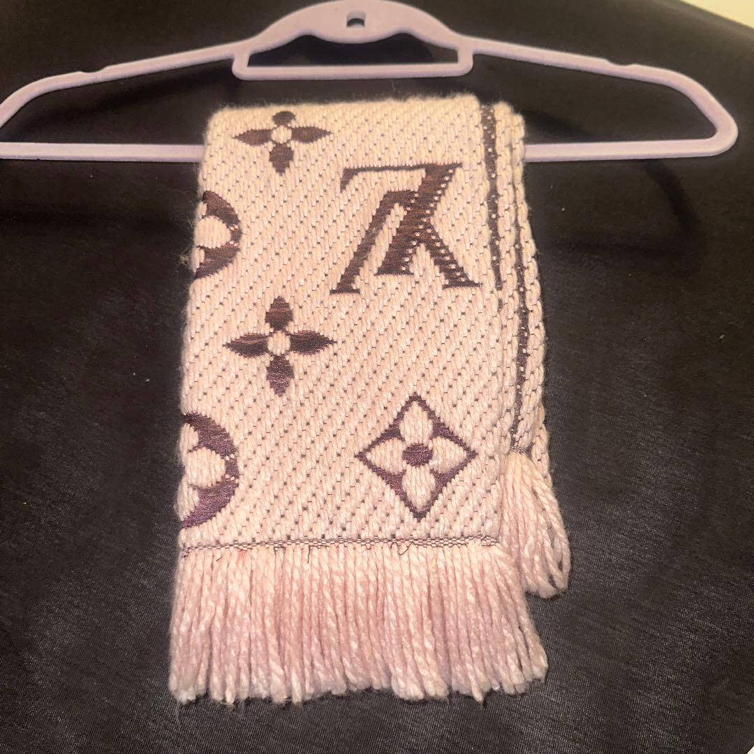 ピンク ロゴ入り ニットマフラー 通すだけ 華やかニットマフラー ローズピンク(ローズピンク): コスメ