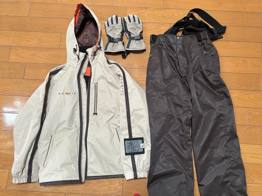 bogner フェニックス　スノーボード　スキーウェア 上S下Mセットとグローブ bogner フェニックス スノーボード スキーウェア 上S下Mセットと