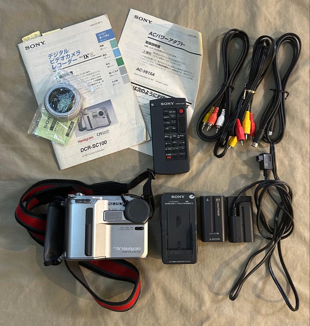 SONY ソニー DCR-SC100 デジタルビデオカメラレコーダー 動作品 新開発の高解像度18万ドット3型液晶モニターを搭載 パスポートサイズの