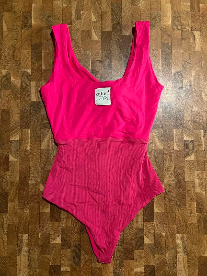 adaluピンク ワンピース水着 - メルカリ