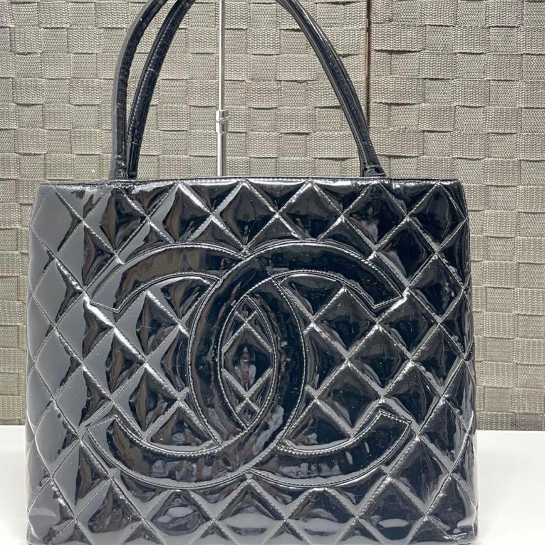 CHANEL 復刻トート エナメル マトラッセ トートバッグ 黒 - メルカリ