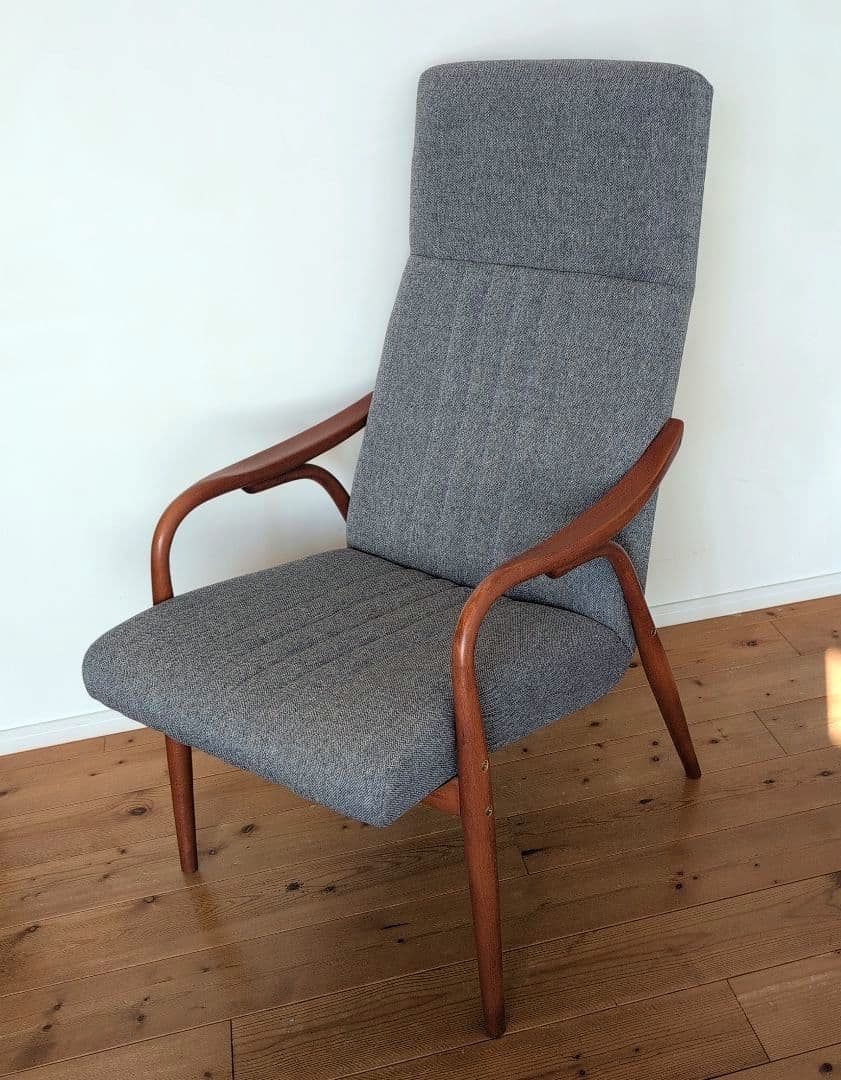 TON ウニコ グレー ラウンジチェア 木製脚 ハイバックチェア - メルカリ