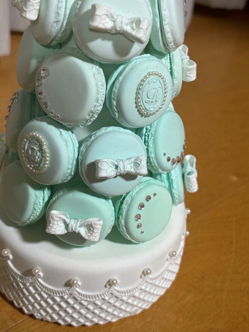 ティファニーブルーマカロンタワーデコレーション - メルカリ