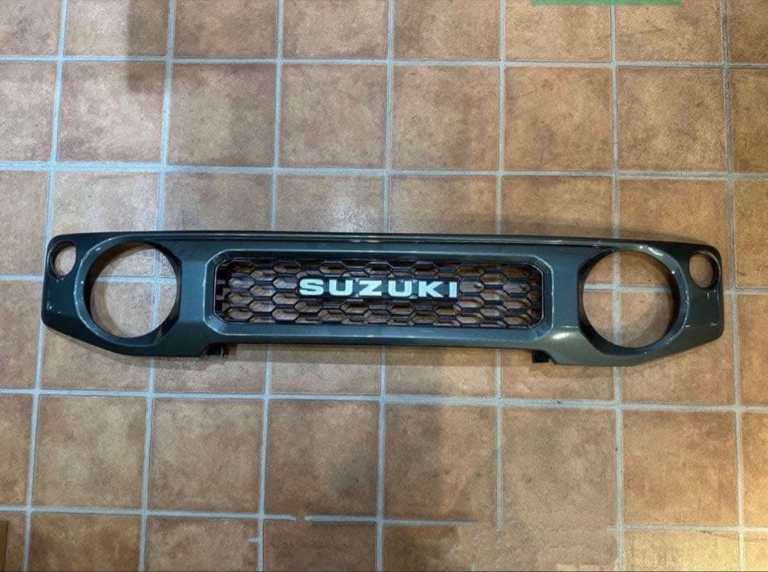 フロントグリル 新品未使用 ジムニー シエラ ノマド フロントグリル ジムニーノマド/シエラ/JB64/JB74/JC74 国産 ABS製 即