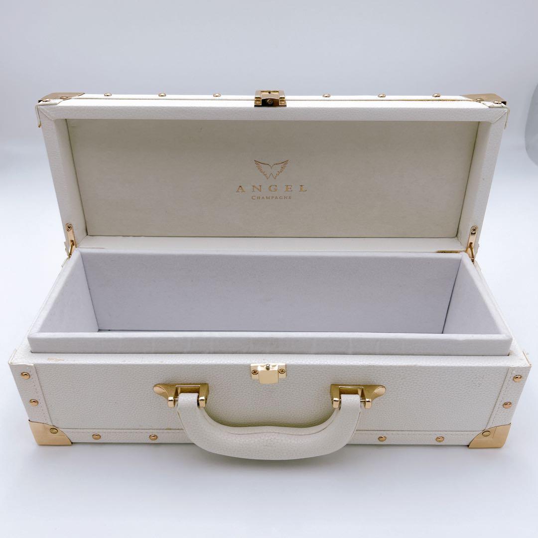 TikTokで大人気！エンジェルシャンパン白空箱⭐︎ぬいぐるみ