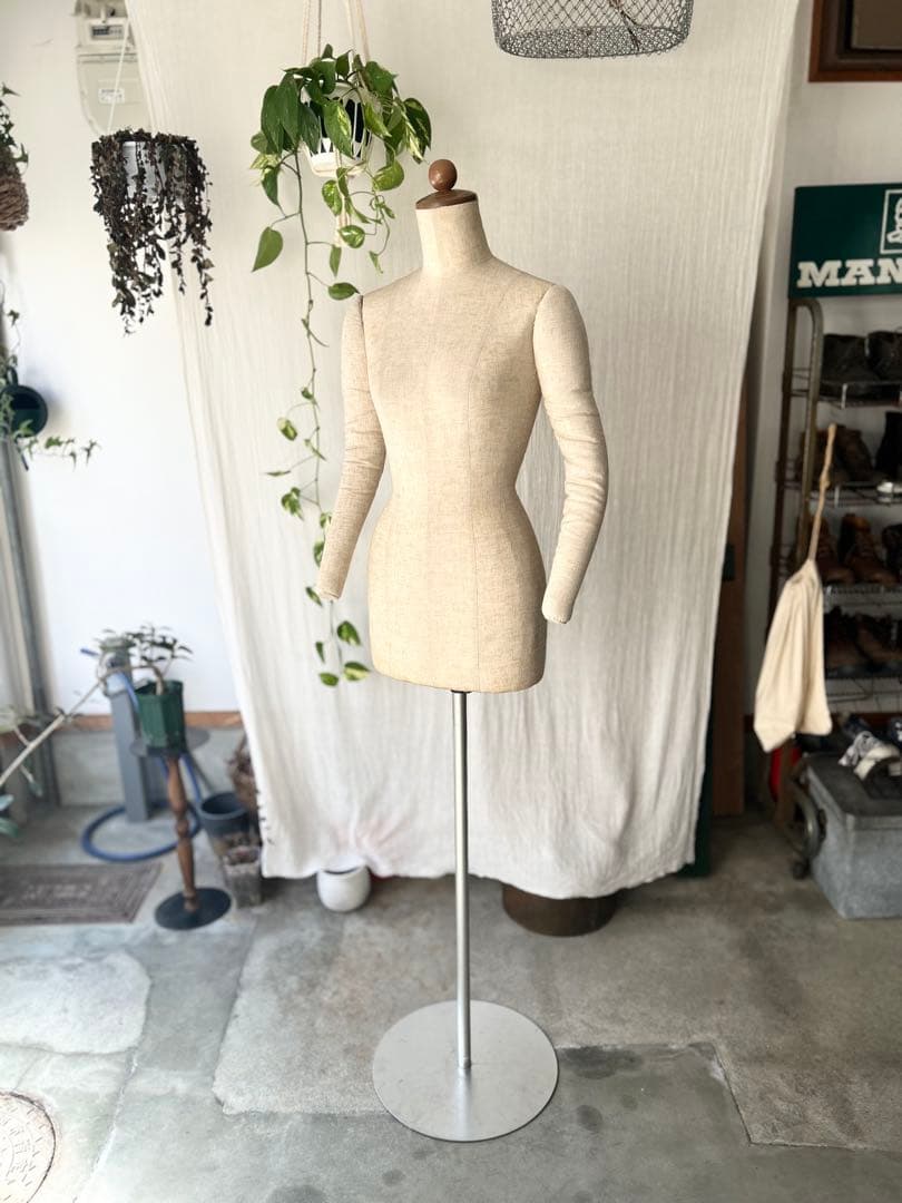 キイヤ製アパレル使用レディース腕付婦人トルソー/マネキン店舗