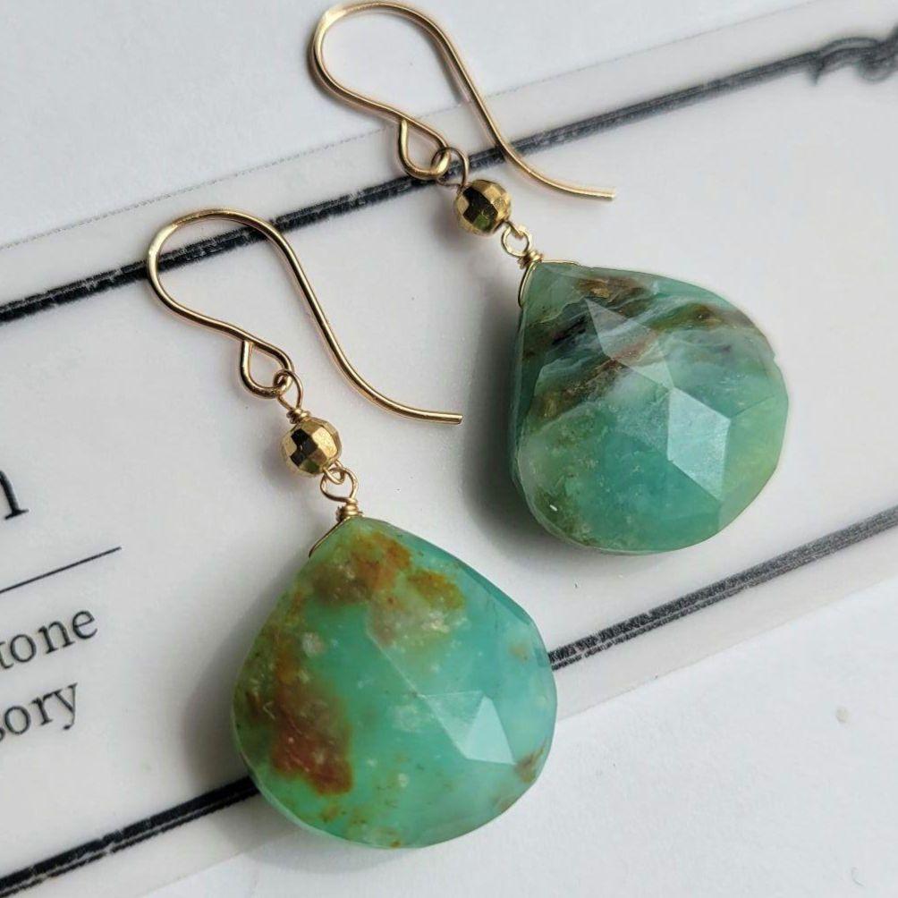 マザーオブパール×クリスタル ラウンジカービングピアス - メルカリ