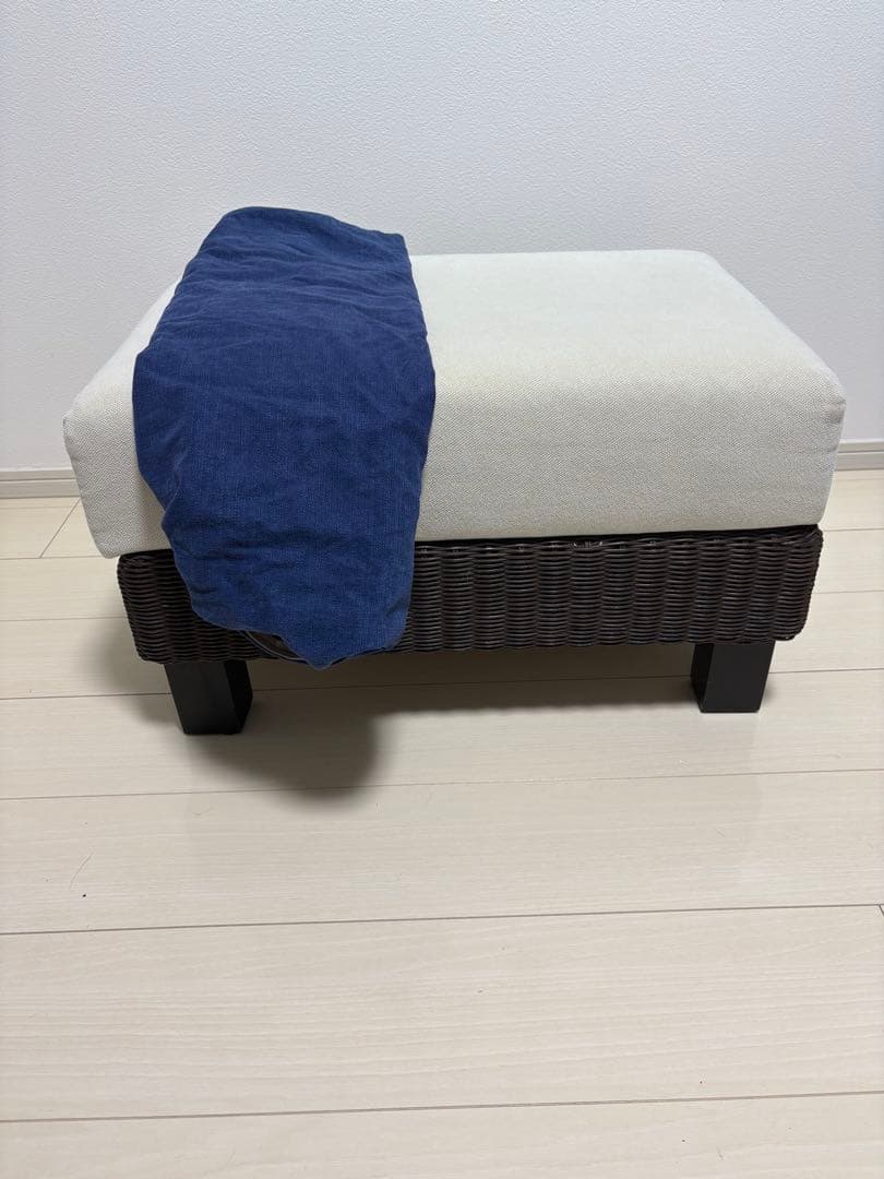 a.flat シン・ソファ　オットマン オフホワイト（替カバー付：ブルー） シン・ソファ (ヒヤシンス)・1人・2人・3人掛け～デザイン・座り心地