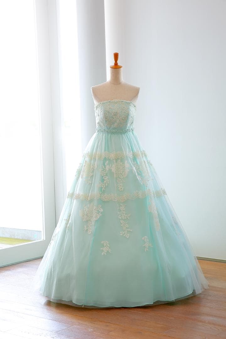 ミントグリーン ストラップレスドレス