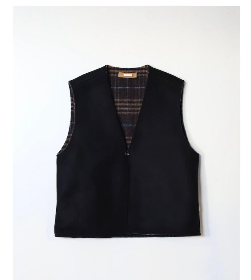 リバーシブルウールベスト アンバーグリーム - メルカリ