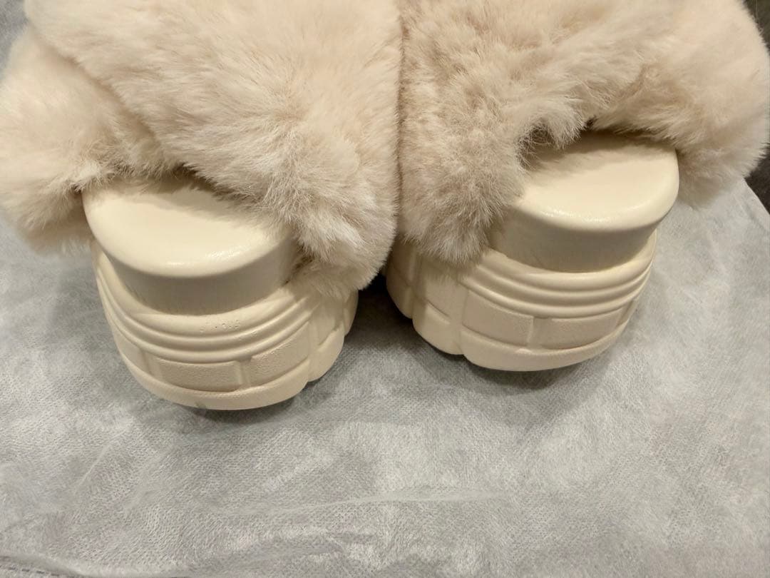 R&E クロスファーバックベルト厚底サンダル アイボリー Mサイズ - メルカリ