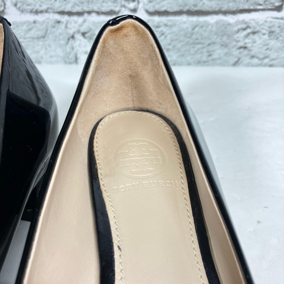 【美品】TORY BURCH パンプス 6.5M 23.5cm 金ロゴ エナメル