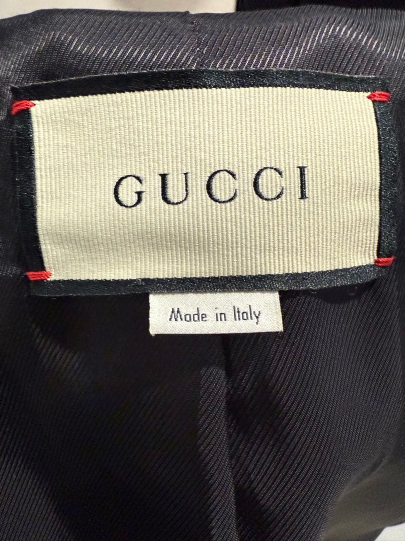 タグ付き グッチ インターロッキングゴールド縁取りGボタン コート 黒