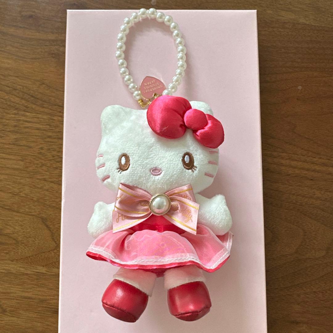 USJ ハローキティ パール風ストラップ - メルカリ