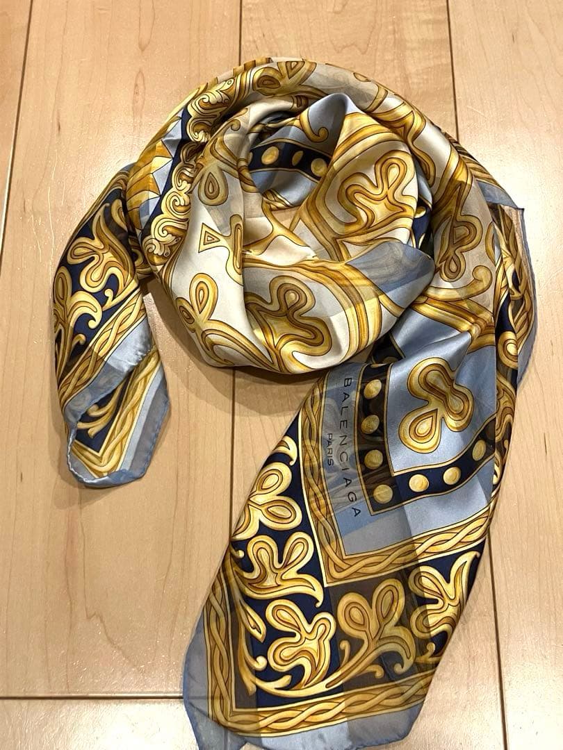 BALENCIAGA バレンシアガ ロゴ 総柄 大判 シルク スカーフ - メルカリ