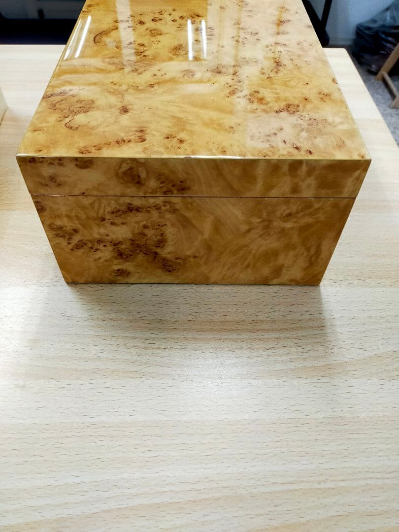 クエルボ・イ・ソブリノス 時計箱 ケース 葉巻収納箱 - メルカリ