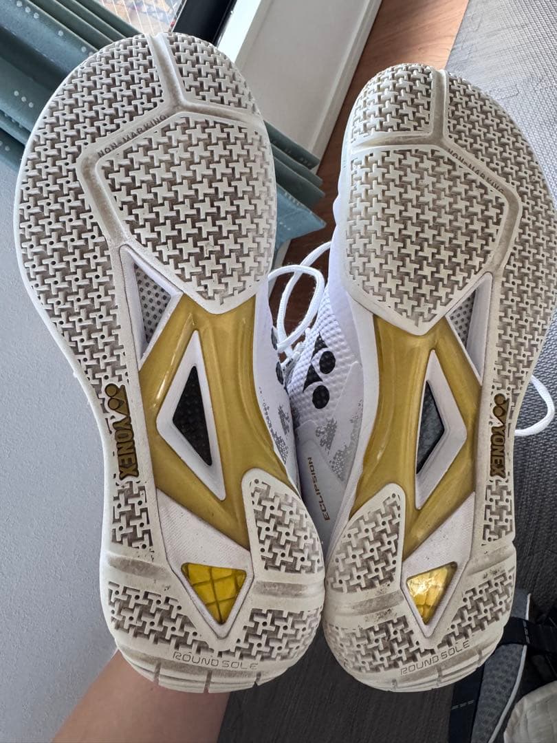 YONEX バドミントンシューズ ホワイト 27.0 - メルカリ