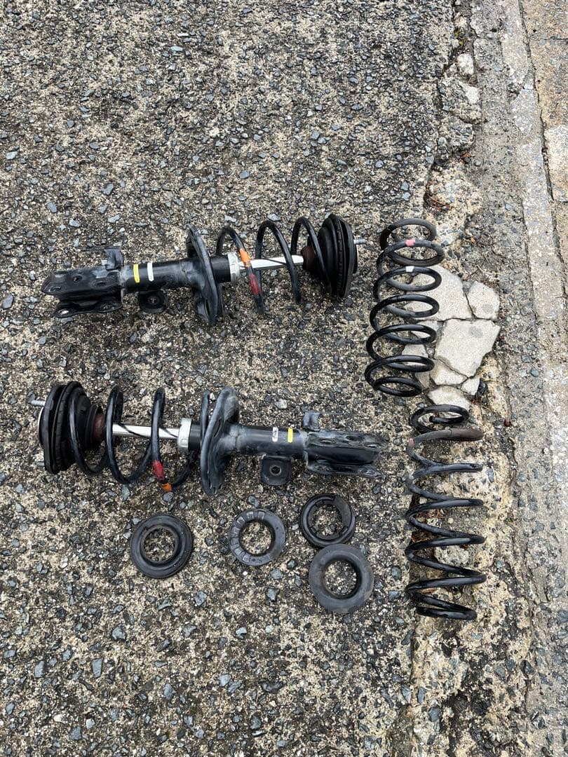 30プリウス前期 純正ショックサスペンション一式 Ｓツーリング SHIRO トヨタ「プリウス」30系 純正サスペンションメンテナンス | 店舗お