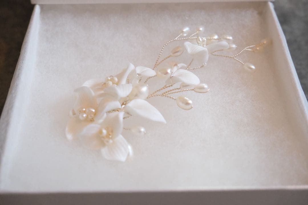 STELLA BRIDAL】ホワイトフラワーと淡水パールのヘッドドレス - メルカリ