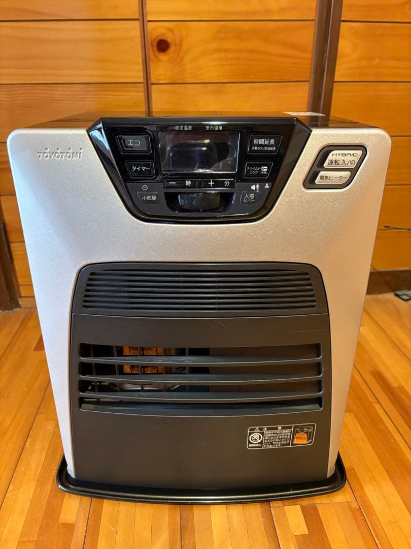 TOYOTOMI 石油ファンヒーター　電気ヒーター　シルバー/ブラック KF-10P | 暖房製品 | トヨトミ-TOYOTOMI 公式サイト