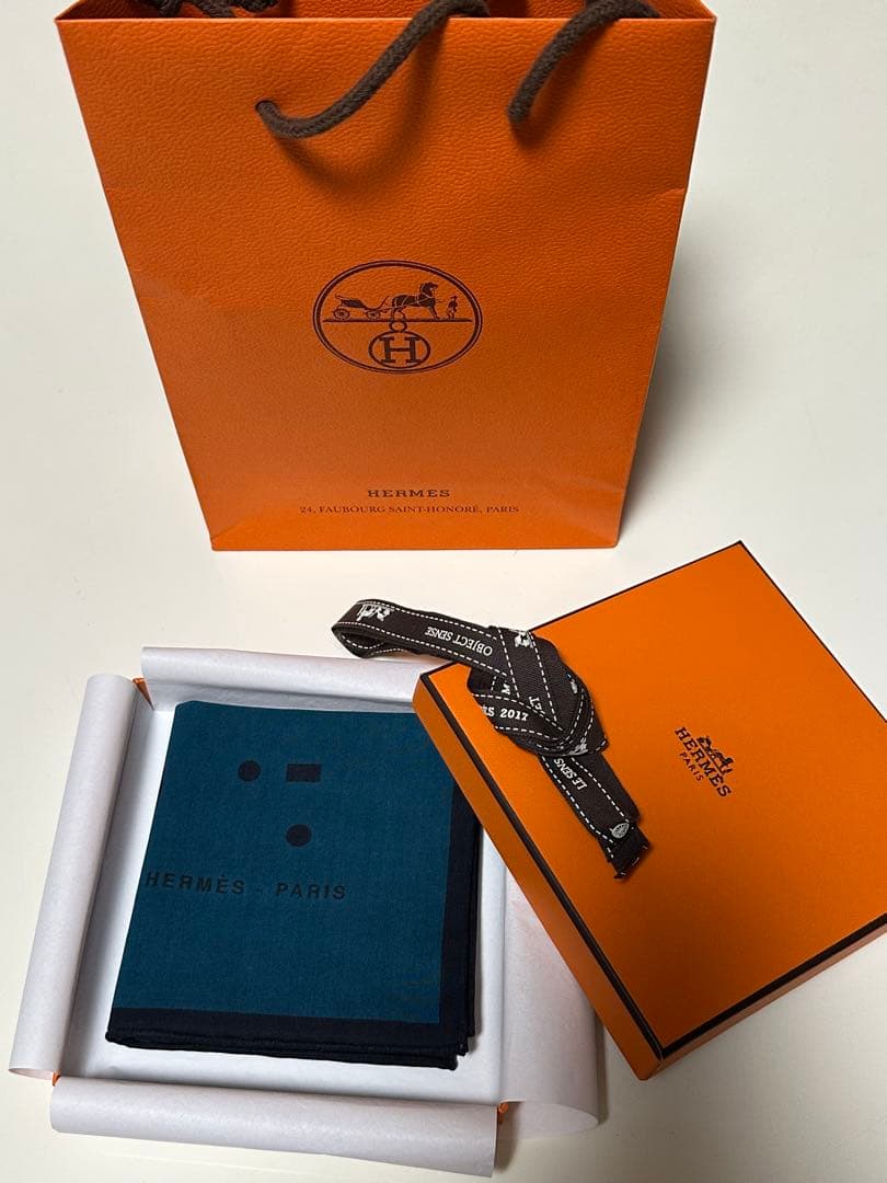 新品タグ付き HERMES 自転車デザイン ハンカチ 箱 ショッパー袋 リボン付 袋のみの購入不可】エルメス 純正紙袋 XLサイズ 有料 もれなくエルメス