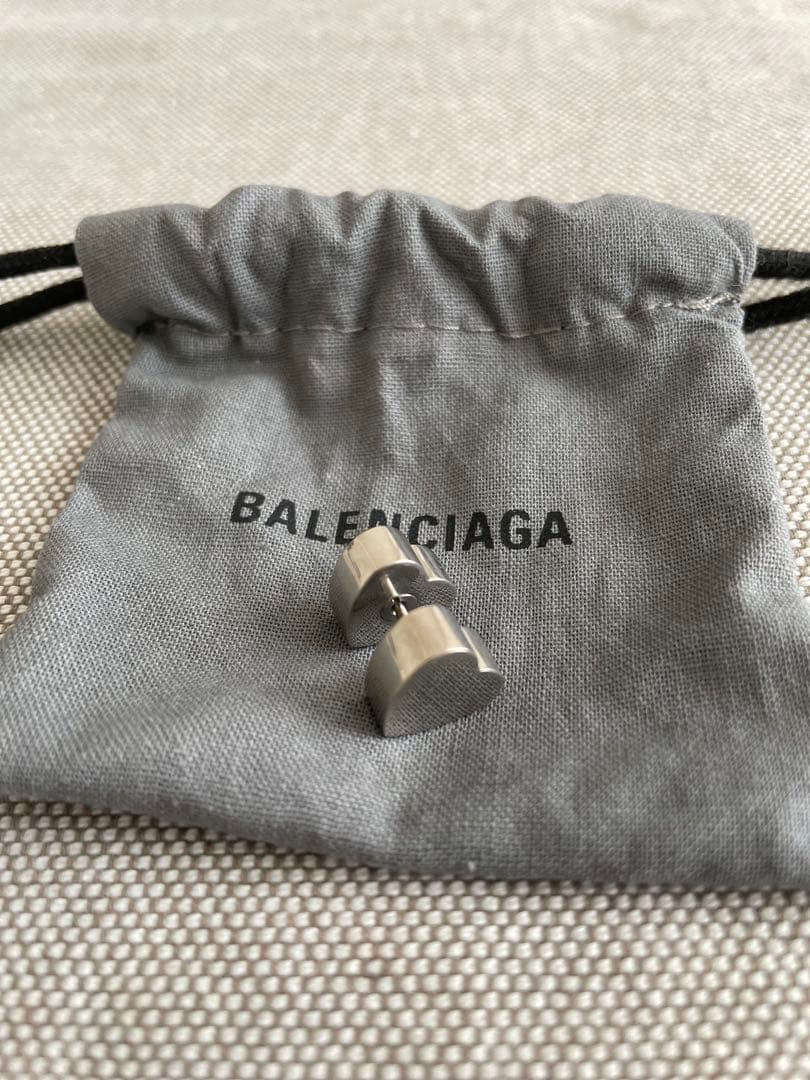 BALENCIAGA ハートピアス 片耳 楽天市場】BALENCIAGA【バレンシアガ】810672643 BBアイコン ハート