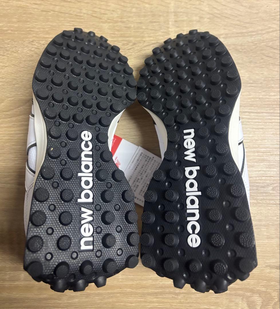 未使用 23.5cm D ニューバランスゴルフシューズ WGS327AFホワイト