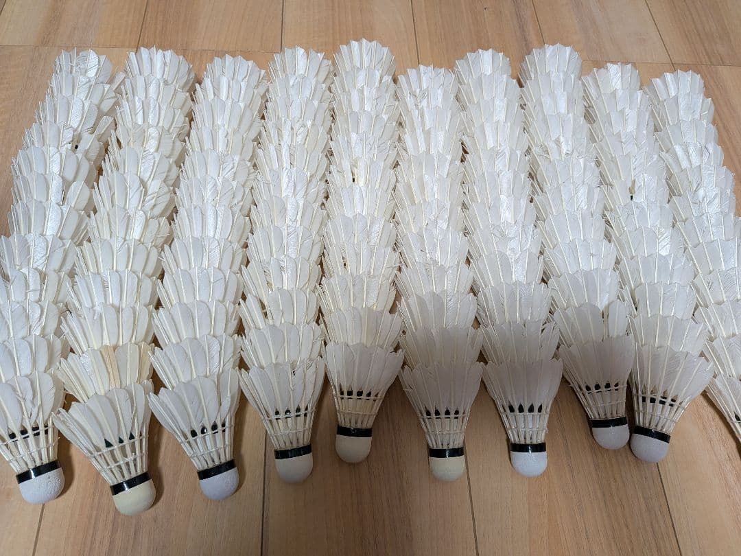 バドミントン中古シャトル240球＋クズシャトル120球サービス - メルカリ