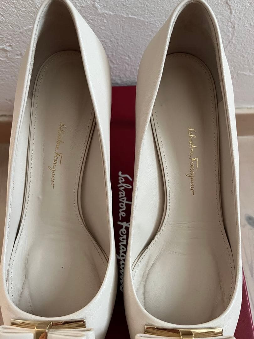 最終価格 Ferragamo フェラガモ パンプス 24.5 リボン ヒール8D