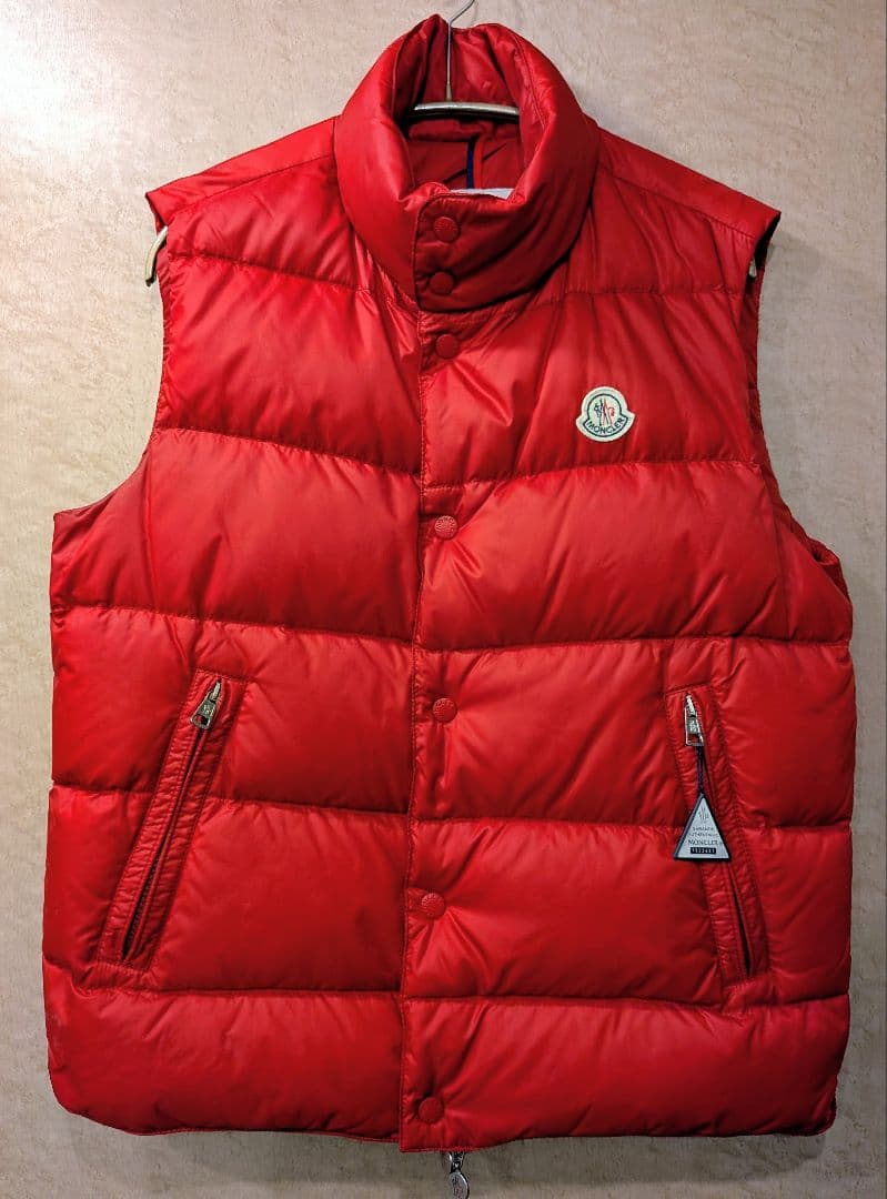 【美品】MONCLER（モンクレール）赤 ダウンベスト モンクレール メンズ ベスト MONCLER ブランド ダウンベスト アウター