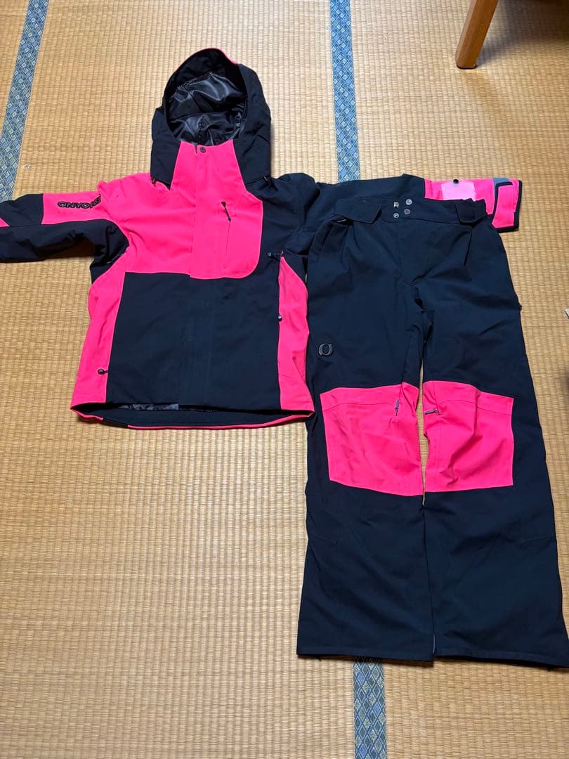 ONYONE スキーウェア上下セットSサイズ（ピンク/黒） ONYONE オンヨネ スキーウェア 上下セット DEMO ピンク×ネイビー【未