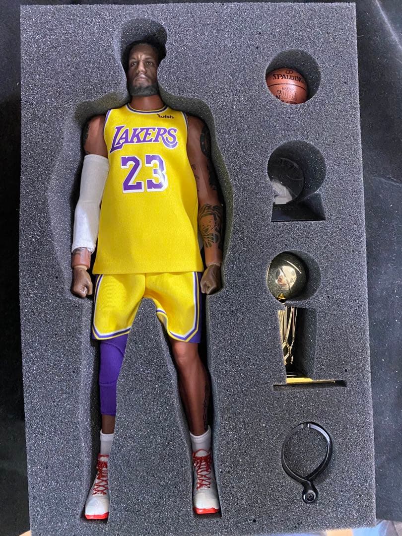 新品・未開封 NBA レブロン・ジェームズ フィギュア 1/6 - メルカリ