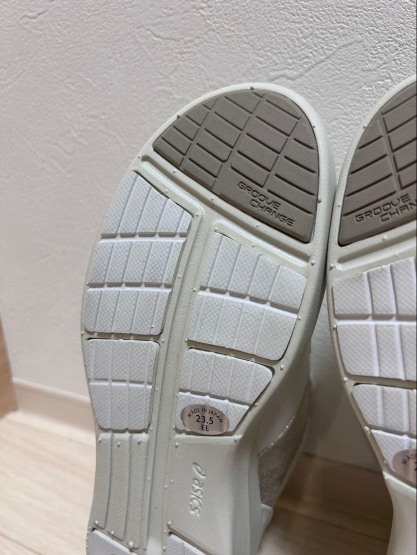 ノエル　ホワイト asics pedala スニーカー 23.5cm